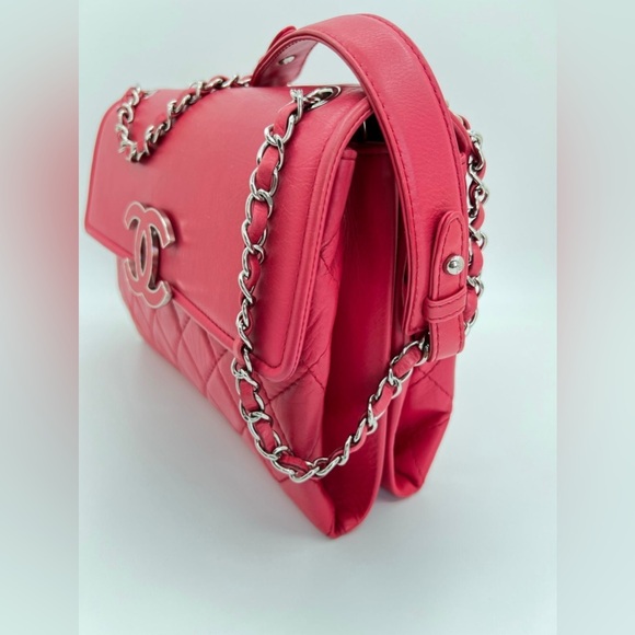 Chanel Series 19 Flap Quilted Leather
Medium Bag - Picture 12 of 13